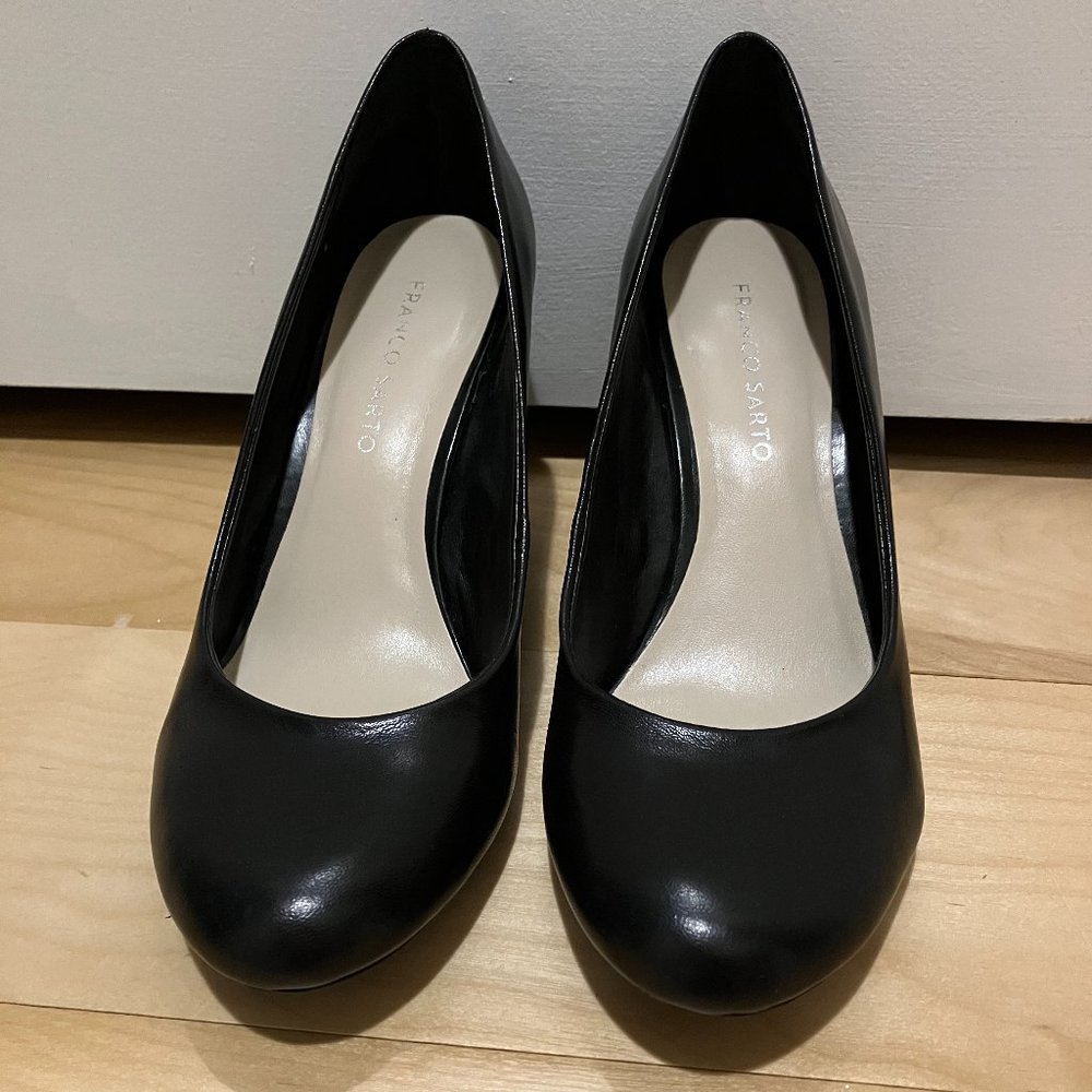 Franco Sarto Wedge Pumps (Black, Size 8)